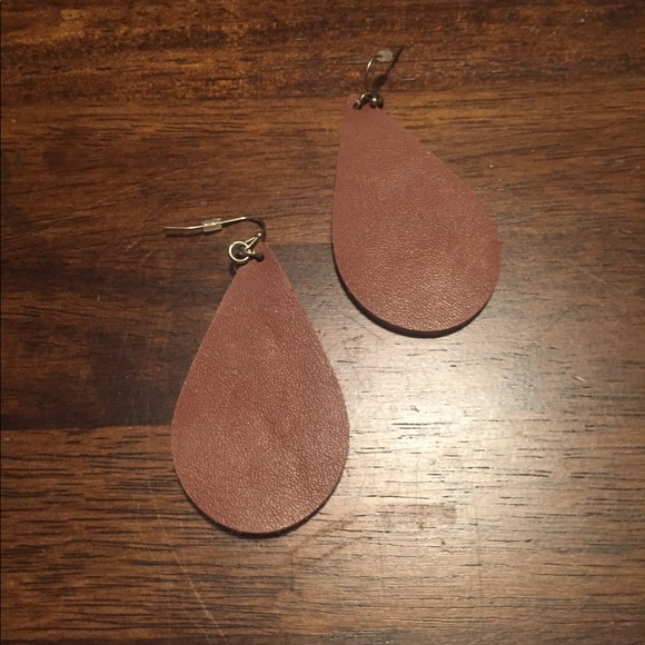 Thin Leather Earrings - Picture 4 of 4
